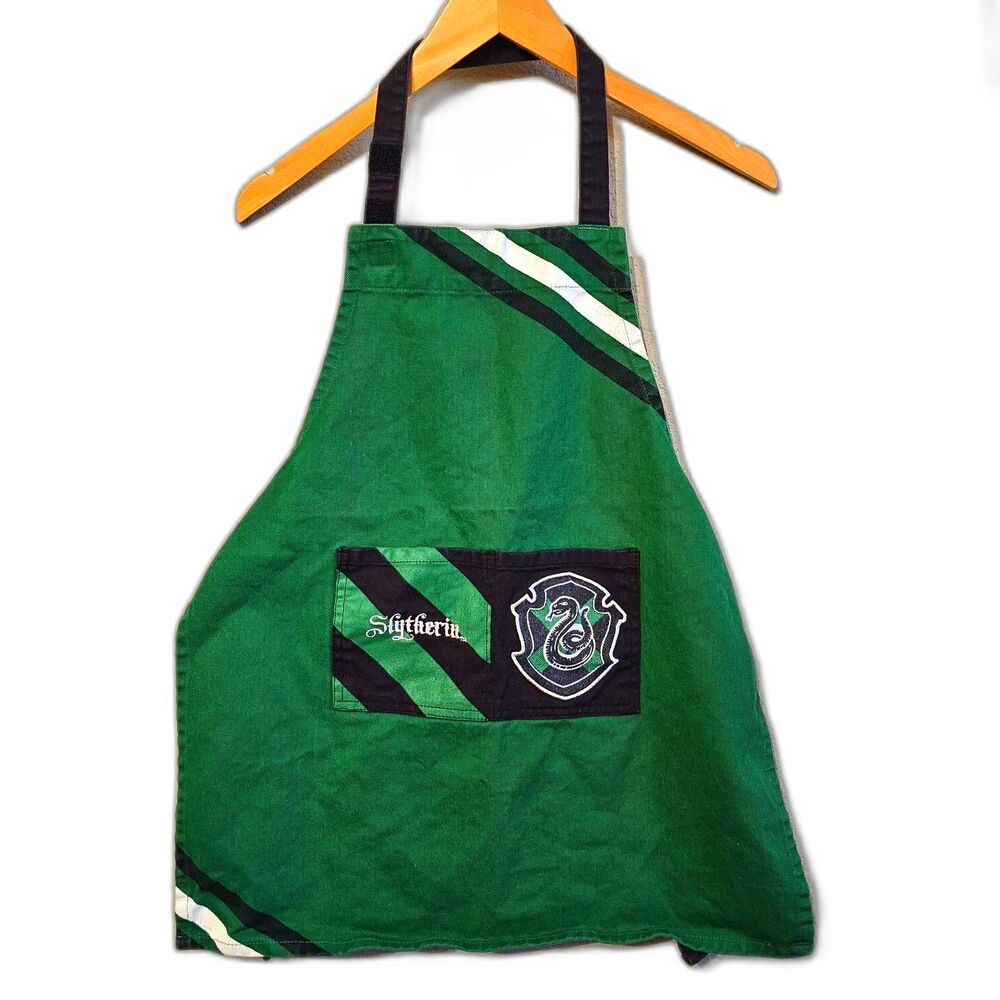 Williams Sonoma HARRY POTTER Hogwarts SLYTHERIN Apron Kids Green Black